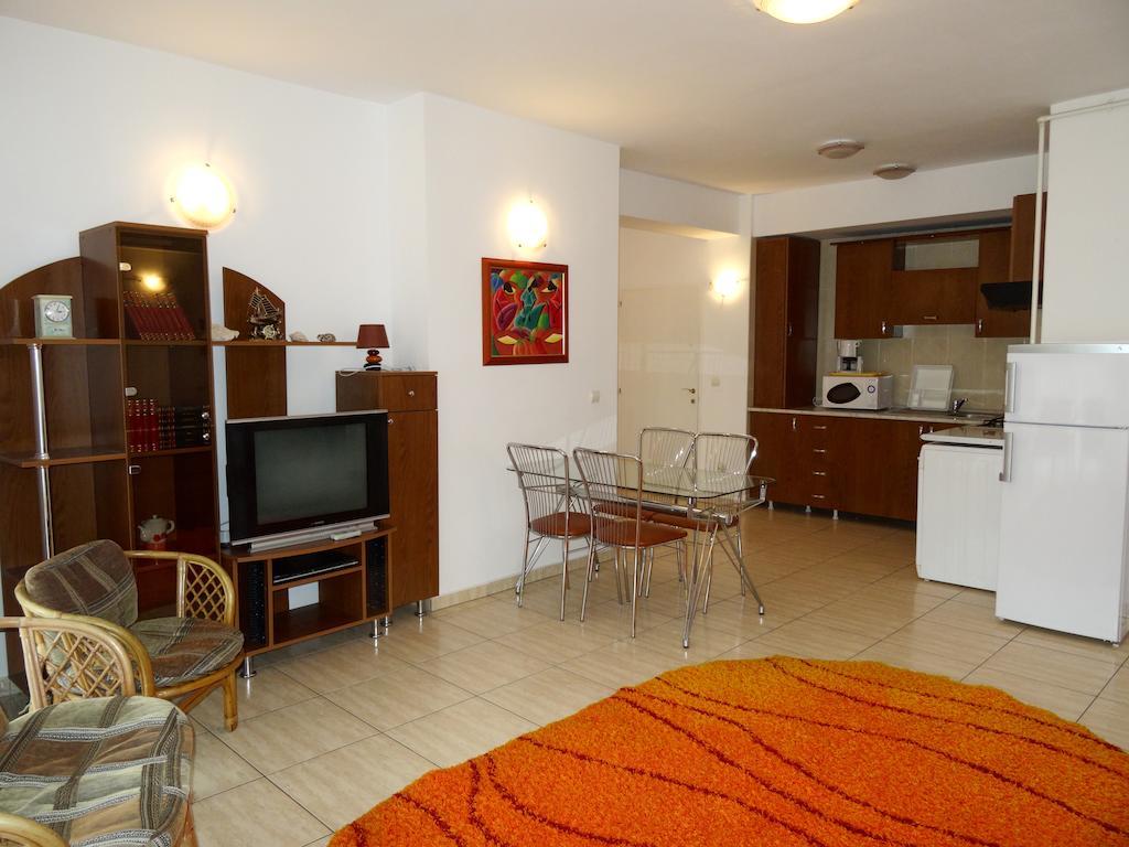 Club Topaz Apartments Нептун Стая снимка