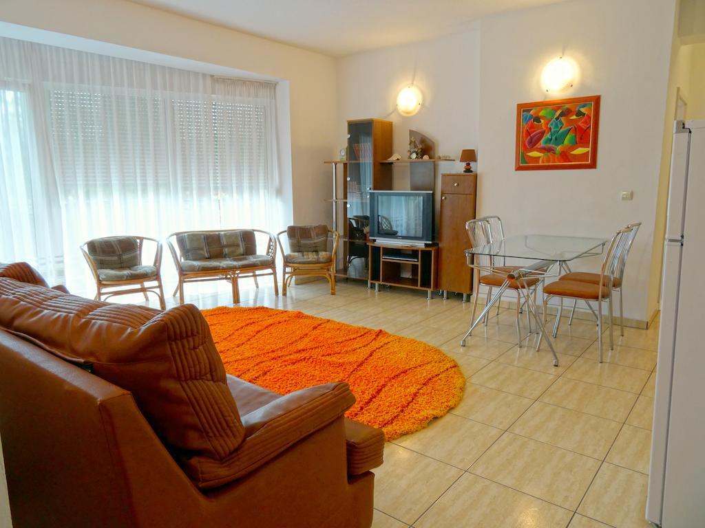Club Topaz Apartments Нептун Стая снимка