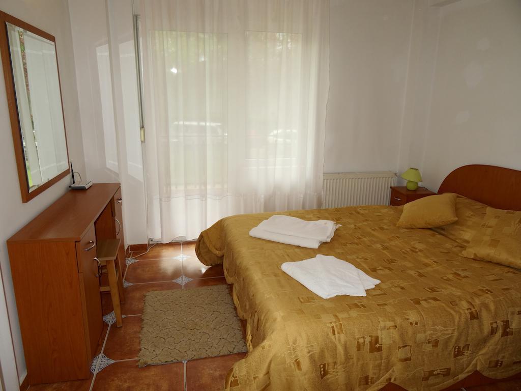 Club Topaz Apartments Нептун Стая снимка