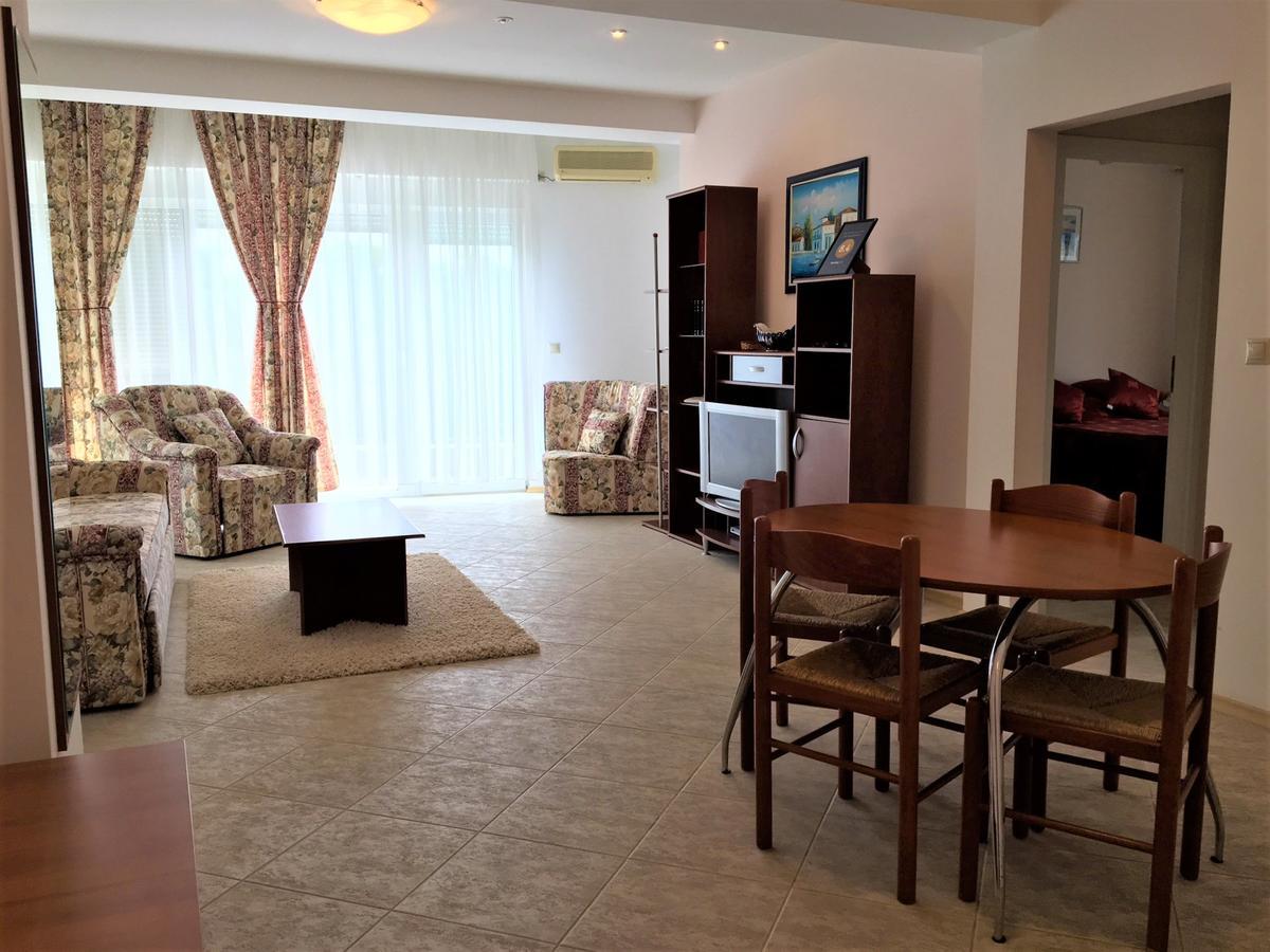 Club Topaz Apartments Нептун Екстериор снимка
